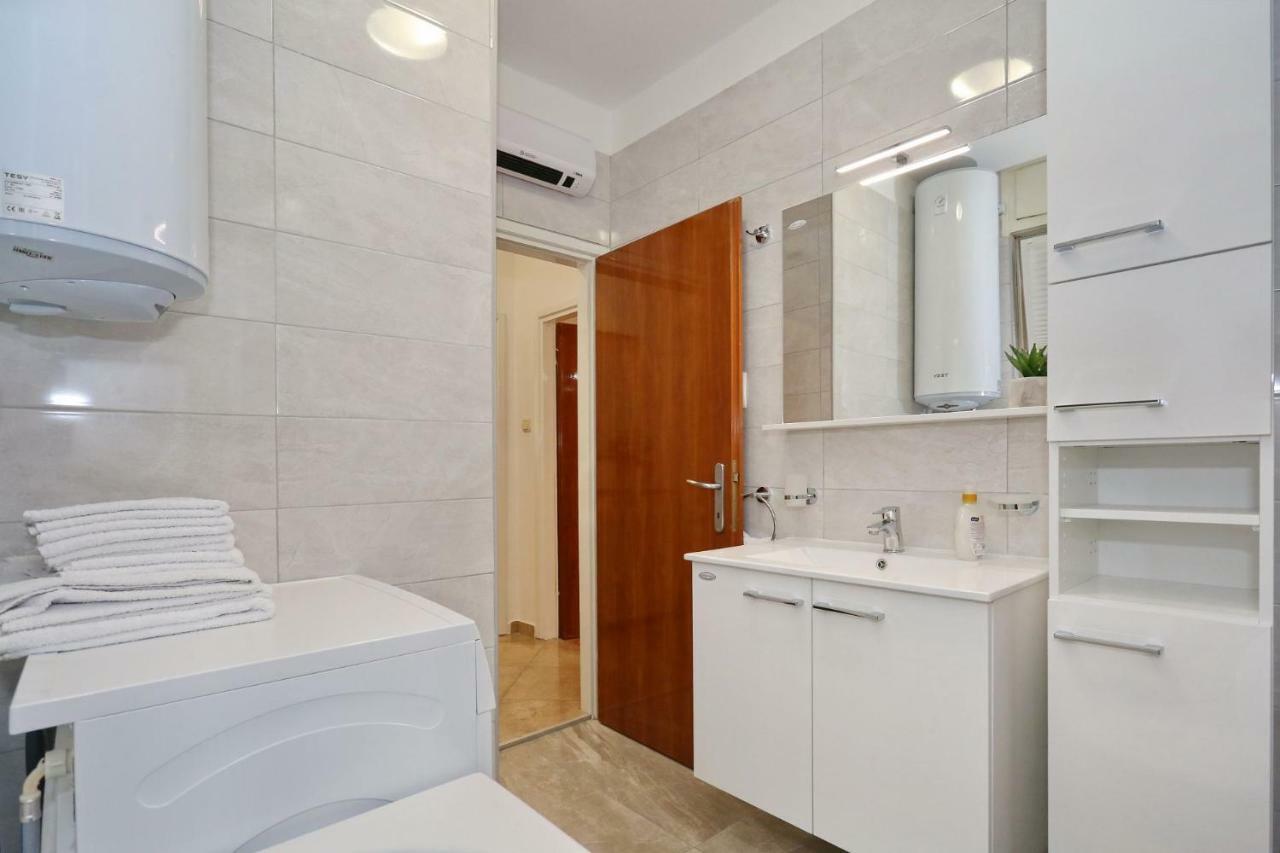 زادار Neva Modern Apartment المظهر الخارجي الصورة