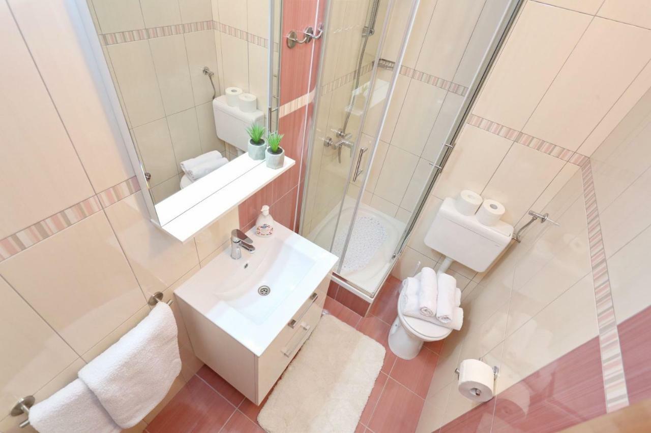 زادار Neva Modern Apartment المظهر الخارجي الصورة