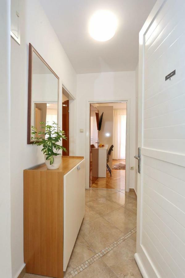 زادار Neva Modern Apartment المظهر الخارجي الصورة