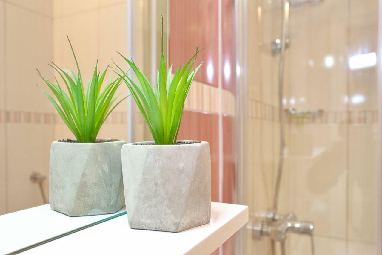 زادار Neva Modern Apartment المظهر الخارجي الصورة