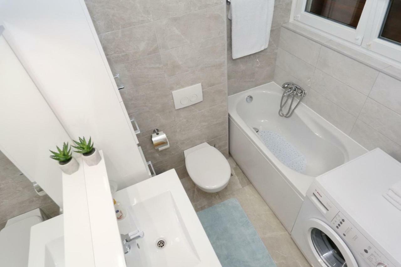 زادار Neva Modern Apartment المظهر الخارجي الصورة